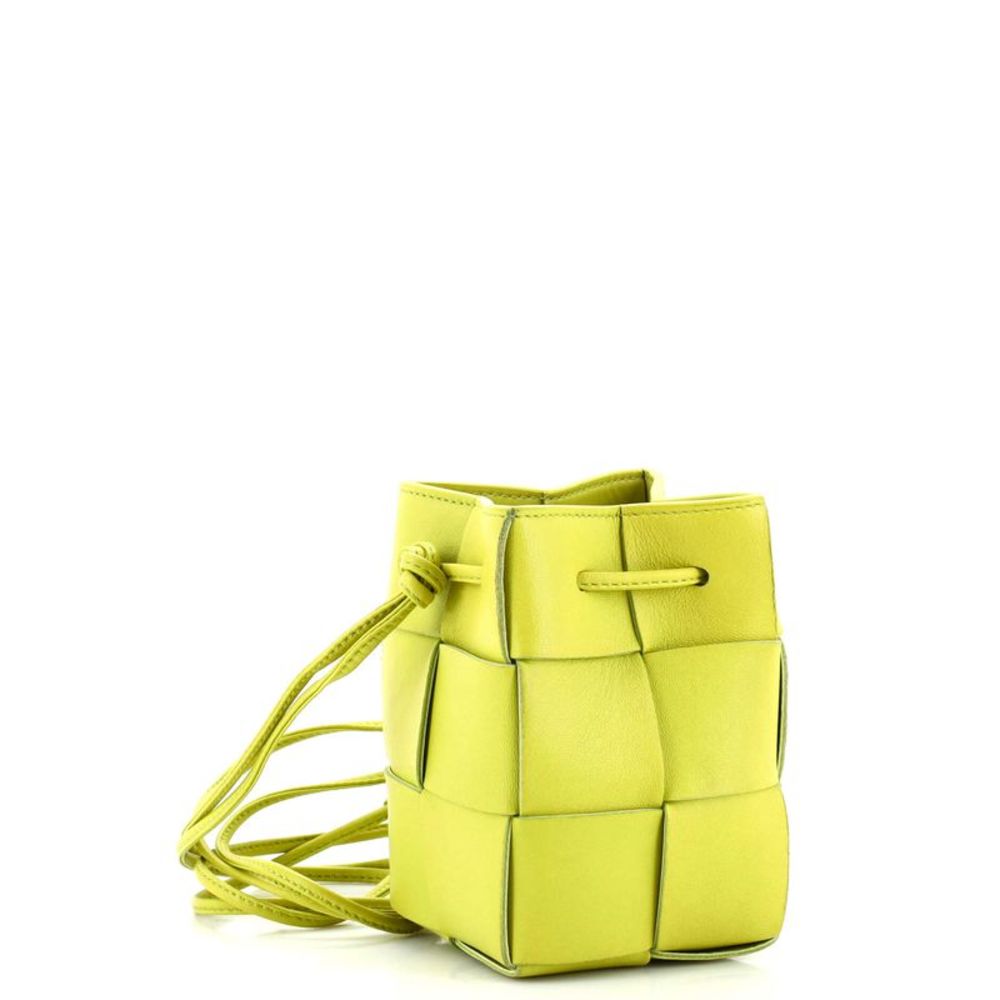 Bottega Veneta Cassette Bucket Bag Maxi Intrecciato Leather with Beaded Details - Picture 2 of 7